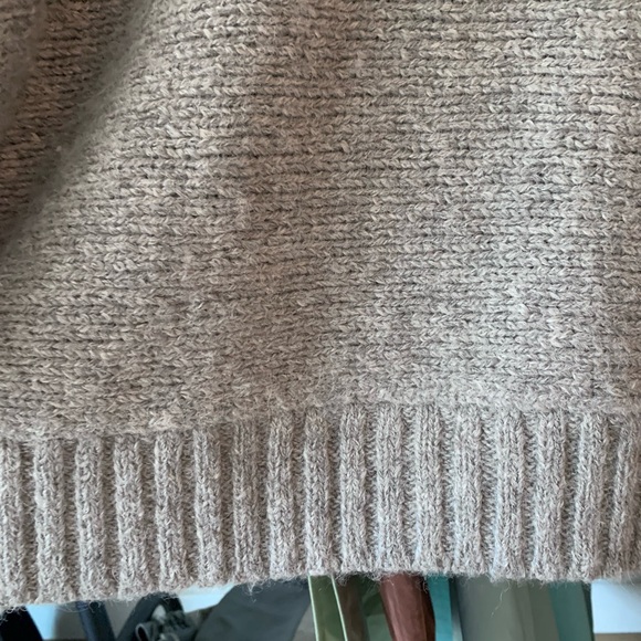 *Like-New* Babaton ‘Day Off’ 100% Alpaca Sweater - Picture 6 of 12